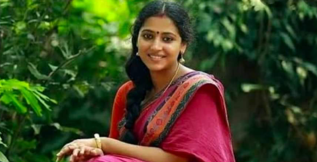 പ്രസവശേഷം തടിച്ചു കുറുകിയ ആ രൂപത്തെ ഞാൻ അറപ്പോടെ നോക്കി.