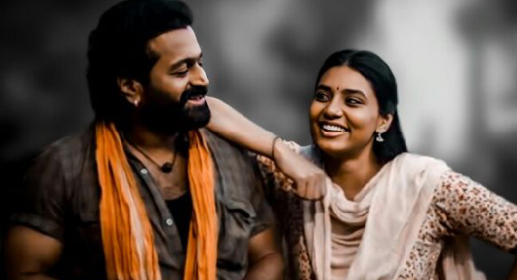 ദിവ്യാ ഞാൻ ഇറങ്ങുന്നേ “ദേവിക മകളോട് പറഞ്ഞിട്ട് ബാഗ് എടുത്തു.പിന്നെ വഴിയിലേക്ക് ഒന്നുടെ നോക്കി. ആൾ ഇന്ന് ലേറ്റ് ആണല്ലോ