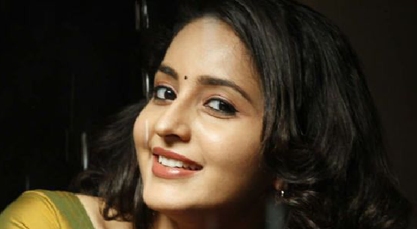 ഞാനൊരു അധികപ്പറ്റായിട്ട് നിങ്ങൾക്ക് തോന്നുന്നെങ്കിൽ ഈ നിമിഷം ഈ ഉണ്ണിമായ ഇവിടെ നിന്ന് പടിയിറങ്ങിപ്പോകും.