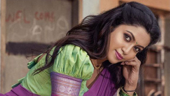 നിന്നോട് എന്റെ മിറ്റത്ത് കാല് കുത്തരുതെന്ന് പറഞ്ഞതല്ലേ.? വീണ്ടും വീണ്ടും ഇങ്ങനെ ശല്യം ചെയ്യാൻ നിനക്ക് അല്പം വിവരം പോലുമില്ല “