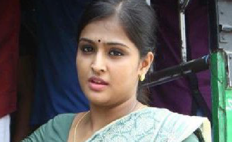 അവളുടെ ഉള്ളു നിറയെ അയാളുടെ നോട്ടവും വഷളൻ ചിരിയുമായിരുന്നു….