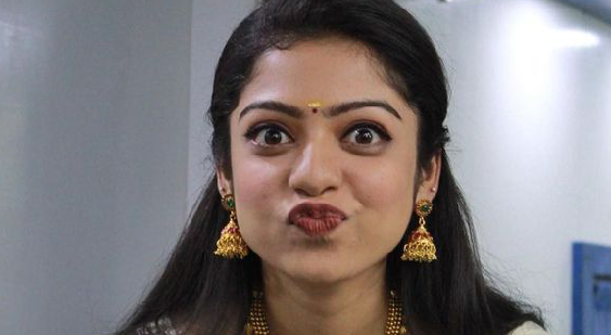 എനിക്ക് പേടിയാണ് മിലൻ…. മഹേഷ്‌ എന്നെ ഒരിക്കലും സ്നേഹിച്ചിട്ടില്ല എന്റെ ശരീരത്തിൽ എന്റെ വിരൽത്തുമ്പിൽ പോലും അദ്ദേഹം സ്പർശിച്ചിട്ടില്ല…..