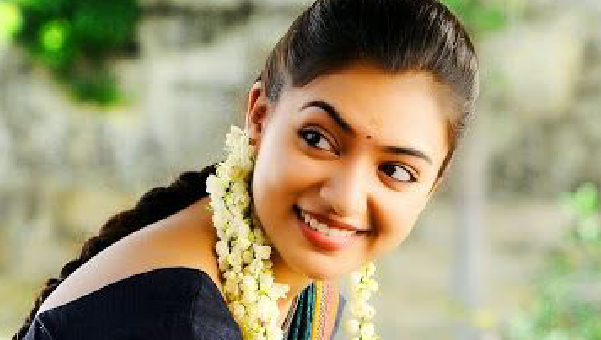 എത്ര അടുത്താലും മനുഷ്യന്റെ ഉള്ളൊന്നും ആർക്കും അറിയാൻ പറ്റില്ല. നീ ദിവസവും വാർത്തയിലും മറ്റും കാണുന്നതല്ലേ.