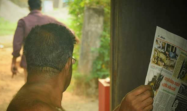 ഞനെന്റെ പന്ത്രണ്ടാമത്തെ ഇന്റർവ്യൂ അറ്റന്റ് ചെയ്യാനായി വീടു വിട്ടിറങ്ങുമ്പോൾ ഉമ്മറത്തെ കണ്ണൻ വാഴയ്ക്ക് തടം വെട്ടിക്കൊണ്ടിരിക്കുകയായിരുന്നു അച്ഛൻ