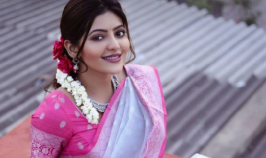 മാസം അഞ്ച് കഴിയാറായി …. വയറ്റിലെ കുഞ്ഞ് ഒന്നനങ്ങി ….