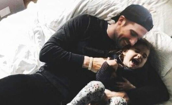 കോർട്ട് ഓർഡർ വന്നു…അനുകൂലമാണ് വിധി, ഇതു പറയുമ്പോൾ ഏട്ടന്റെ സ്വരം ഇടറുന്നത് എനിക്ക് കേൾക്കാൻ പറ്റുന്നുണ്ടായിരുന്നു…എ