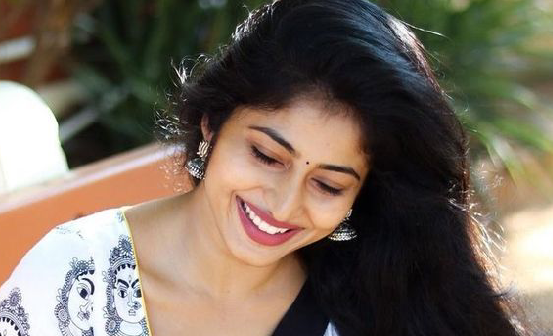 അമ്മക്കൊരു കല്യാണം കഴിക്കണം മോളേ…”ഭാനുമതി പറഞ്ഞത് അനുപ്രിയ ഒന്ന് ഞെട്ടി…”ന്തേ… മോള് ഞെട്ടിയോ…”ഭാനുമതി ചിരിച്ചു കൊണ്ട് അനുവിനെ നോക്കി ചോദിച്ചു…