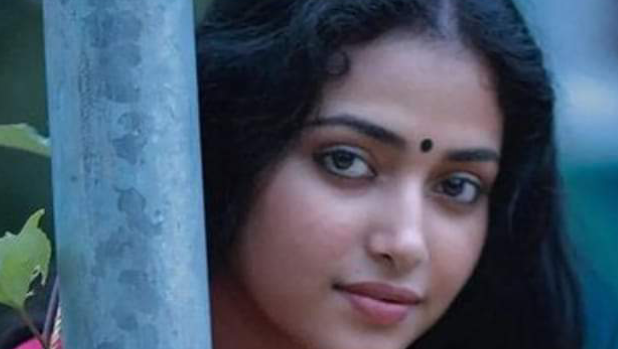 ജീൻസിന്റെ കാര്യം പറയുമ്പോൾ തന്നെ അവളിൽ വല്ലാത്ത ഒരു ഭാവമാറ്റം ഉണ്ടായിരുന്നു…. ഭർത്താവായ ഡോക്ടർ നിർബന്ധിച്ചപ്പോൾ അവളിൽ വല്ലാത്ത വിറയലും പരിഭ്രമവും മുഖമാ കെ വിയർപ്പുകൾ കൊണ്ട്‌ നിറഞ്ഞു…