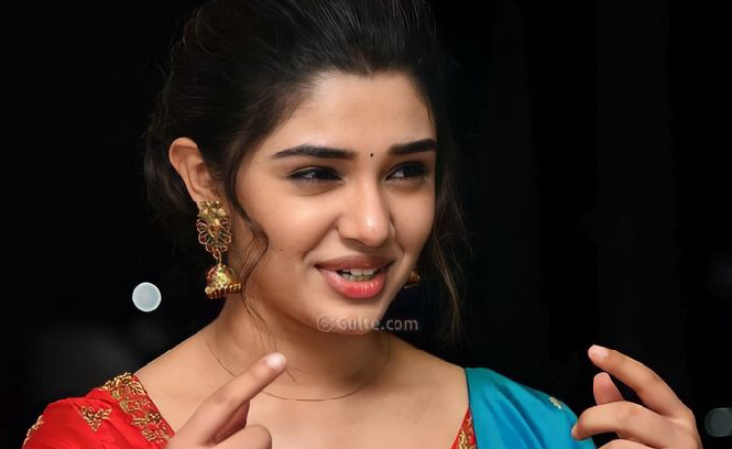 അങ്ങനെ എന്റെ കല്യാണ ദിവസമെത്തി.. ജീവിതത്തിലെ ഏറ്റവും വിലപ്പെട്ട ദിവസം..അമ്മയുടേയും അച്ഛന്‍റേയും കുടക്കീഴിൽ നിന്നിരുന്ന എന്നെ മറ്റൊരാൾ സ്വന്തമാക്കാൻ പോവുകയാണു…