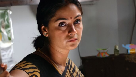 അന്ന് സുമിത്രയുടെ മുപ്പത്തിയെട്ടാം ജൻമദിനമായിരുന്നു. ഭർത്താവും കുട്ടികളുമായി ഒരു പുതിയ ഹോട്ടലിൽ നിന്നാണവർ രാത്രി ഭക്ഷണം കഴിക്കുന്നത്.