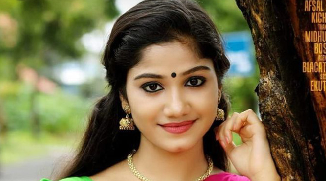 എന്തായാലും ഇത് കളഞ്ഞേ പറ്റു.ഞാൻ അപ്പോഴെ പറഞ്ഞതാ സൂക്ഷിക്കണമെന്ന് .