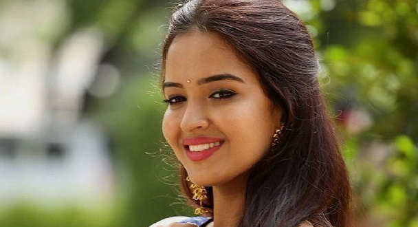 നാണമുണ്ടോടാ പെണ്ണുപിടിയാ…? നിനക്കുമില്ലേ ഭാര്യയും കുട്ടികളും…? മറ്റൊരുത്തന്റെ ഭാര്യയുമായി…