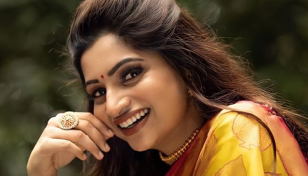 നാട്ടിലെ ഒരു അൻപത് വയസ്സുകാരിയെ ഒരു മുപ്പത് വയസ്സുകാരന്റെ കൂടെ ഗുരുവായൂര് ഹോട്ടൽ മുറിയിൽ നിന്ന് അവിഹിത ബന്ധം നടത്തുമ്പോൾ പൊക്കീന്ന്