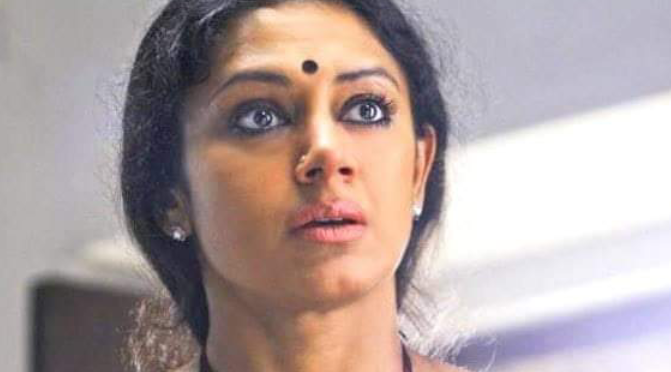 കുളിമുറിയിലേക്ക് കയറിയ ഭാമ ഡോർ അടച്ചതും അംബുജൻ അവളുടെ മൈബൈൽ എടുത്തു തിടുക്കത്തിൽ FB അക്കൗണ്ട് പരിശോധിക്കാൻ തുടങ്ങി