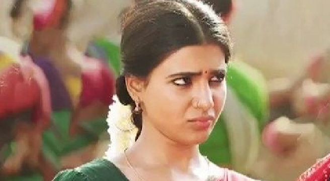 ” ആഹ്…ചങ്കില് കുപ്പിച്ചില്ല് തറിക്കും പോലുണ്ടല്ലോടീ..പെണ്ണേ നിന്റെ നോട്ടം…””