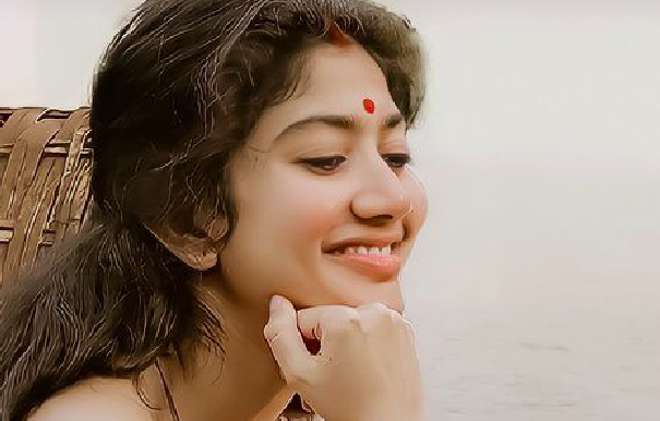 “പേറും പ്രസവവും പെണ്ണുങ്ങൾക്ക് പറഞ്ഞിട്ടുള്ളതാണ് പെണ്ണായാൽ ഇതൊക്കെ സഹിക്കേണ്ടതല്ലേ..ഇതിപ്പോൾ ആനത്തലകാര്യമായിട്ടാണ്…..