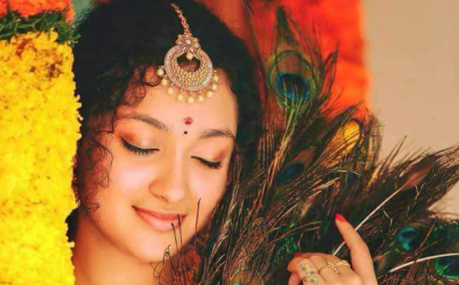 അമ്മയുടേയും അഛന്റെയും നിർബ്ബന്ധത്തിനു വഴങ്ങി അഞജലി തന്റെ പെണ്ണു കാണൽ ചടങ്ങിന് മനസില്ലാ മനസോടെ സമ്മതിച്ചു..