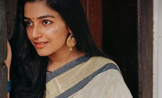 പയ്യൻ ഗൾഫിലാണെന്ന് കേട്ട പാതി കേൾക്കാത്ത പാതി വാപ്പ ചാടിക്കേറി വാക്കുകൊടുക്കുകയായിരുന്നു,