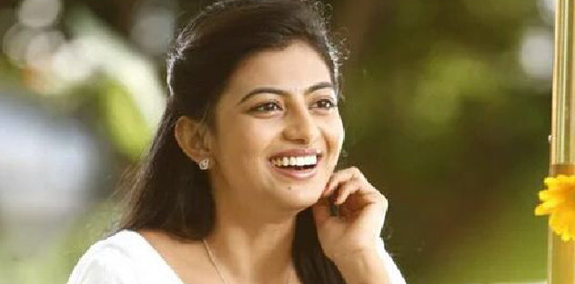 അകത്തെ കാഴ്ച കണ്ട് ഗോപു ഞെട്ടി തകർന്നു. ഗിരിയേട്ടൻ്റെ അടുത്ത്…കണ്ണിൽ ഇരുട്ട് കയറുന്നത് പോലെ. താഴെ വീഴാതിരിക്കാൻ അവൾ ചുമരിൽ താങ്ങി നിന്നു. അപ്പോഴേക്കും…