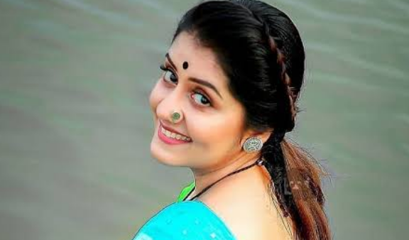 മീര, ഞാൻ ഒരു സഞ്ചാരിയാണ് .നിനക്ക് അതു നന്നായി അറിയാവുന്നതല്ലേ?’