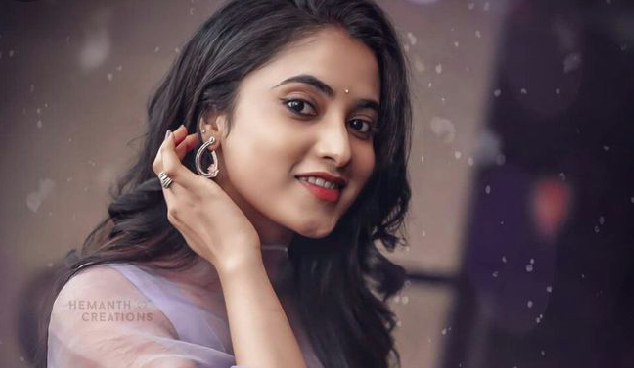 അവളുടെ കഴുത്തിനു പിന്നിലേറ്റ മുറിപ്പാടുകളിൽ തലോടികൊണ്ട് സൂരജ് നിറകണ്ണുകളോടെ ദേവൂനെ നോക്കീ..