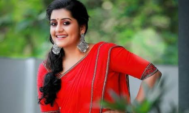 നീയാ താലി ചുരുദാറിന്‍റെ ഉള്ളിലേക്കാക്കി വേഗം കോളേജിലേക്ക് പോവ്വാന്‍ നോക്ക്….