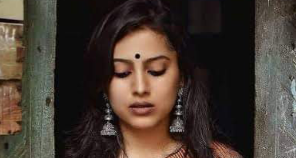അഭി,എടാ നിന്റെയാ എഴുത്തുകാരിയില്ലേ.. ദേവയാനി.. അവര് ഇന്നലെ രാത്രിയിൽ മരിച്ചൂന്ന്..