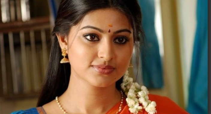 കല്യാണ ശേഷം ഒരാഴ്ചയിൽ പെങ്ങളെ അവർ വീട്ടിൽ കൊണ്ട് വിട്ടു കാരണം വിശന്നപ്പോ അവൾ മറ്റാരെയും നോക്കാതെ ചോറ് വിളമ്പി കഴിച്ചത്രേ ശേഷം അറിഞ്ഞതാണ് പക്ഷെ ഞെട്ടിച്ചത്