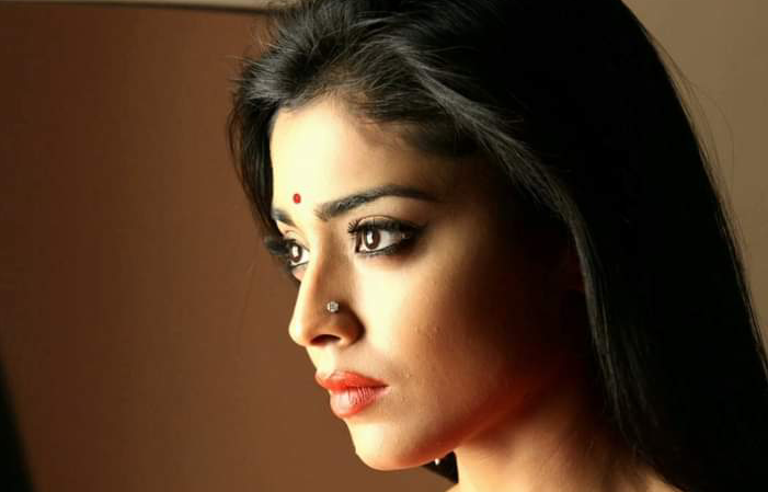 പ്രസവ വേദനയാൽ പിടയുമ്പോഴും, ശബ്ദം പുറത്തു കേൾക്കാതിരിക്കാൻ അടിപ്പാവാട അഴിച്ച് സ്വന്തം വായ, അവൾ മുറുക്കിക്കെട്ടി..