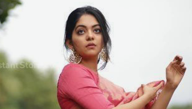 താലികെട്ടിയ പെണ്ണ് നിറവയറുമായ് കണ്മുന്നിൽ നിൽക്കുമ്പോൾ മറ്റൊരു പെണ്ണിന്റെ കഴുത്തിൽ താലിചാർത്താൻ എന്റെ കൈകൾ നന്നേ വിറയ്ക്കുന്നുണ്ടായിരുന്നു..