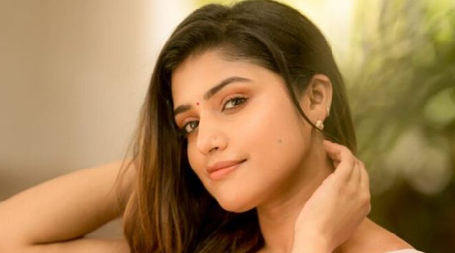 രാത്രിയിൽ ഞാൻ കി ടക്കാൻ വരുന്നതിനു മുൻപേ അവൾ കി ടന്നു. പതിവ് പോലെ അവളെ വാരിയെടുത്ത് എന്റെ നെഞ്ചിൽ കിടത്താൻ എനിക്ക് തോ ന്നിയതാണ്.പക്ഷെ…………