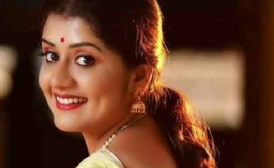 മൂത്തതിന് കല്യാണം ഒന്നും ശരിയാകുന്നില്ലെന്നു കരുതി, ഇളയതിനെയും ഇങ്ങനെ വച്ചോണ്ടിരിക്കാണോ…