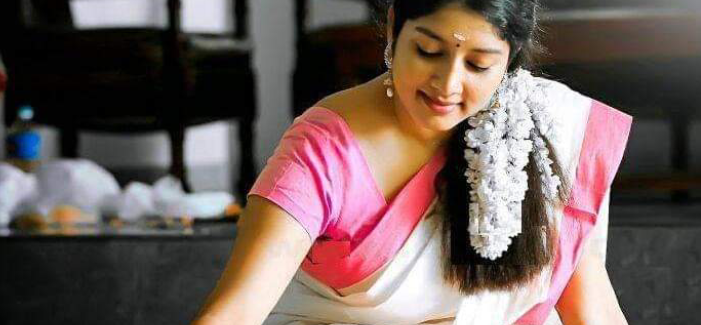 ചേച്ചിയെ അങ്ങു കെട്ടിച്ചു വിട്ടാൽ തീരും അനിയന്റെ ചിരിയും കളിയുമെല്ലാം” എന്ന് അമ്മ പറയുമ്പോൾ ഞാനും ചേച്ചിയും അതിനെ ലാഘവത്തോടെ തള്ളി കളഞ്ഞു.