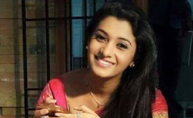 എന്റെ sslc പരീക്ഷ കഴിഞ്ഞയുടനെയാണ് അച്ഛൻ എന്നേയും അനിയത്തിയെയും അമ്മയുടെ കൂടെ സ്ഥിരതാമസത്തിനായി നാട്ടിലേക്ക് പറഞ്ഞയച്ചത്.