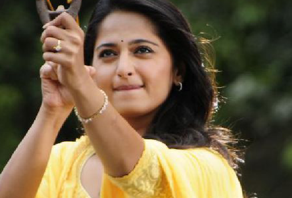 ഇന്ദു… നിനക്ക് സുഖമാണോ?” പതിനഞ്ചു വർഷങ്ങൾക്കു ശേഷം കണ്ടു മുട്ടിയ എന്റെ പ്രിയപ്പെട്ട കൂട്ടുകാരിയോട് ഞാൻ ചോദിക്കുമ്പോൾ വർഷങ്ങൾക്ക് മുൻപ് കണ്ടുമറന്ന അതേ ചിരിയോടെ അവൾ പറഞ്ഞു.