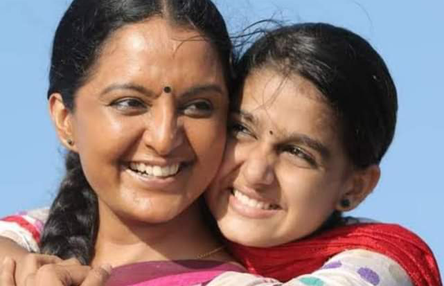 ഈ നിമിഷം നീയീ വീടിന്റെ പടിയിറങ്ങണം., എന്റെ മകൾക്കിനിയൊരമ്മയുടെ ആവശ്യമില്ല. ഹരീന്ദ്രൻ വാതിലിനു നേരെ വിരൽ ചൂണ്ടി.