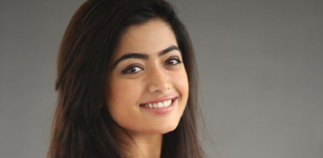 നന്ദൻ ബീച്ചിലേക്കുള്ള റോഡിൽ ബൈക്ക് നിർത്തി. ഇറങ്ങി നടന്നു. കാലുകൾക്ക് വല്ലാത്ത ക്ഷീണം. ദൂരെ നിന്നും കടലിരമ്പം കേൾക്കാം. വേഗം വരൂവെന്ന് കടലമ്മ നീട്ടി വിളിക്കുന്നത് പോലെ…