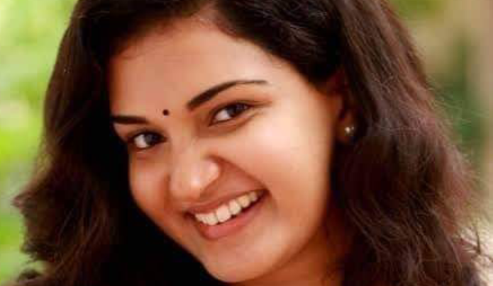 സോപ്പിന്റെ സുഗന്ധം മൂക്കിലേക്കടിച്ചപ്പോളാണ് എബി കണ്ണു തുറന്നത്..