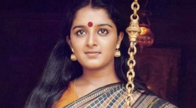 ഞാൻ ഒരു മൂന്നു തവണ കൂടെ വിളിച്ചു നോക്കി. എടുക്കുന്നില്ല. ഇവളിത് എവിടെ പോയി കിടക്കുന്നു? വാട്സ് ആപ്പുള്ള ഫോണുമല്ല.