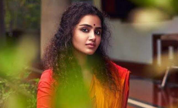 ” നാൻസി നീ അവരുടെയടുക്കലേക്ക് ഒന്നും പോണ്ട കേട്ടോ,