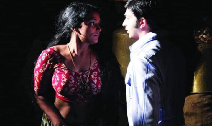 നിലം തുടച്ചു കൊണ്ട് അരവിന്ദിന്റെ റൂമിലേക്ക് കയറവേ ദേവിയൊന്ന് നടുങ്ങി. തന്നെ കാത്തിട്ടെന്നവണ്ണം ബെഡിൽ കിടക്കുകയായിരുന്നു അവൻ. ഷർട്ട്‌ ധരിച്ചിരുന്നില്ല. ആകെയുള്ള കുട്ടി ട്രൗസർ പതിയെ താഴ്ത്തിയവൻ ഒരു വഷളൻ ചിരിയോടെ വലതു കൈ ഉള്ളിലേക്ക് കയറ്റി അവളെ തന്നെ നോക്കി കിടന്നു