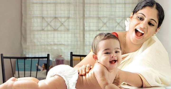 പ്രസവം കഴിഞ്ഞു ഏഴു ദിവസത്തിന് ശേഷമാണ് ഡിസ്ചാർജ് ചെയ്തു വീട്ടിലേക്കു ചെന്നത്…സിസേറിയൻ ആയ കൊണ്ട് വയറിനൊക്കെ നല്ല വേദന ഇണ്ട്….