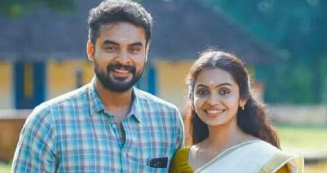 നന്നായി അണിഞ്ഞൊരുങ്ങിട്ട് തന്നെയാണ് ഞാൻ ചായയുമായി രാഹുലിന്റെമുന്നിലേക്ക് ചെന്നത്..