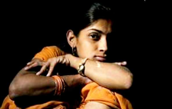 എന്റെ ഭാര്യയുടെ ദേഹം മുഴുവൻ വെളുത്ത പാണ്ടുണ്ടായിരുന്നു.