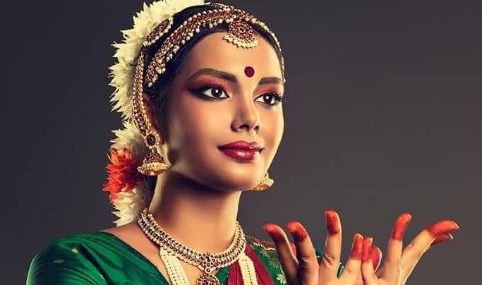 നാല്പത്തിയഞ്ചാം വയസ്സിൽ അവൾ സ്റ്റേജിലേക്ക് കയറുമ്പോൾ ചിലരുടെയൊക്കെ മുഖത്തു പരിഹാസമായിരുന്നു…