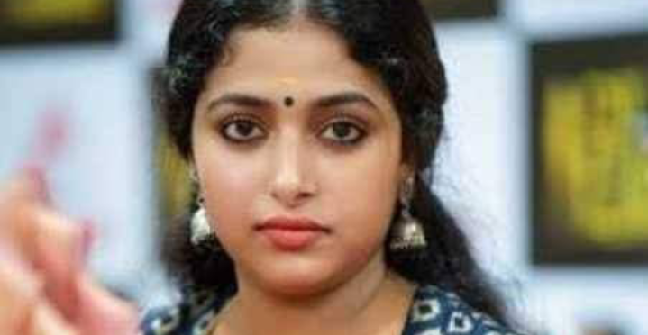 ഇതാ അമ്മേ എൻ്റെ സാലറി, പിന്നെ ഇപ്രാവശ്യം പ്രൊഫഷണൽ ടാക്സ് പിടിച്ചിട്ടുണ്ട്, അതിൻ്റെയൊരു ആയിരത്തി ഇരുന്നൂറ് കുറവുണ്ട് കെട്ടോ,,