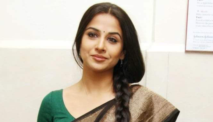 അമ്മ പൂർണ്ണ ഗർഭിണിയാണ്. ആ കാരണം കൊണ്ട് അച്ഛന്റെ കൂടെ കളിയാട്ടം കാണാൻ പോകാൻ എനിക്ക് കഴിഞ്ഞില്ല