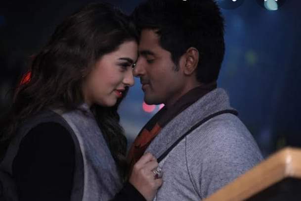 കാറിന്റെ വിൻഡോയിൽ ആരോ തട്ടിയപ്പോഴാണ് കണ്ണ് തുറന്നത് .. പുറത്തു വെട്ടം കാണുന്നുണ്ട് ..എവിടെയെന്നോ എന്തെന്നോ തിരിച്ചറിയാവുന്നില്ല